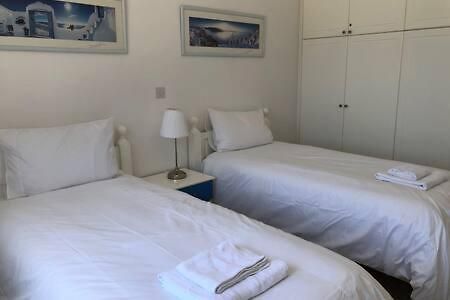 Kings Palace - Superb 2 Bed Ground Floor Apartment Paphos Kültér fotó