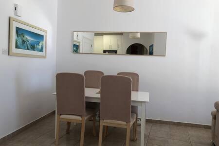 Kings Palace - Superb 2 Bed Ground Floor Apartment Paphos Kültér fotó