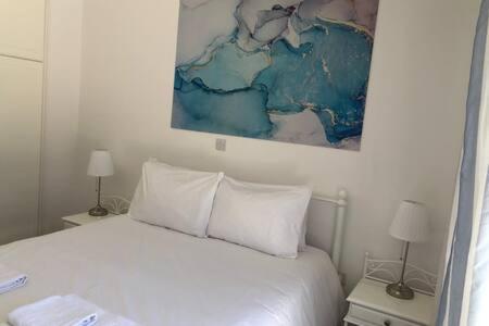 Kings Palace - Superb 2 Bed Ground Floor Apartment Paphos Kültér fotó