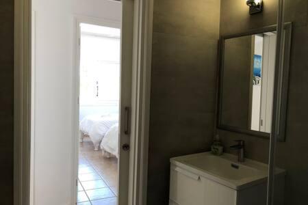 Kings Palace - Superb 2 Bed Ground Floor Apartment Paphos Kültér fotó