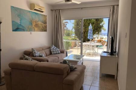 Kings Palace - Superb 2 Bed Ground Floor Apartment Paphos Kültér fotó