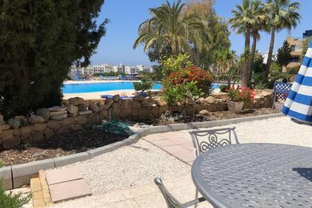 Kings Palace - Superb 2 Bed Ground Floor Apartment Paphos Kültér fotó