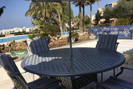 Kings Palace - Superb 2 Bed Ground Floor Apartment Paphos Kültér fotó