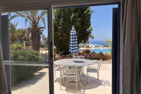 Kings Palace - Superb 2 Bed Ground Floor Apartment Paphos Kültér fotó